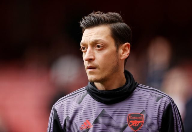 Uppgifter: Arsenal vill riva kontraktet med Mesut Özil
